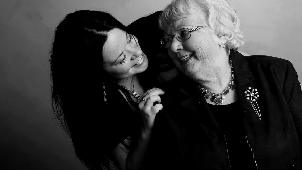 Senatul a decis: Legea prin care copiii ar fi obligați să își întrețină părinții, retrasă din Parlament