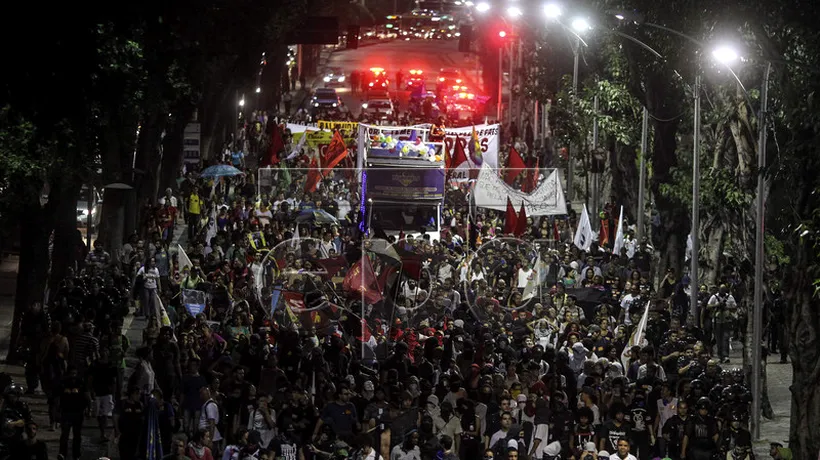 Mii de oameni, protest împotriva organizării JO 2016 la Rio
