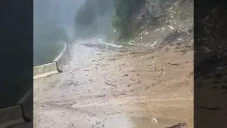 Atenție, trageți pe dreapta! Viiturile au BLOCAT Transalpina în Alba