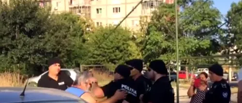 VIDEO. Șeful unui târg ilegal din sectorul 5 s-a luat la bătaie cu polițiștii locali