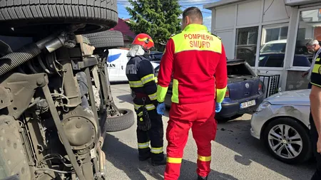 Patronul restaurantului Perla, din municipiul Giurgiu, a intrat cu SUV-ul în două maşini parcate şi s-a răsturnat. A ieşit pozitiv la droguri