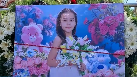 Imagini sfâșietoare la înmormântarea Dariei și a tatălui ei, omorâți în Serbia de un șofer băut. 1000 de baloane albe au zburat spre cer