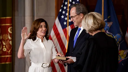 Statul New York dezbate restricționarea posesiei de arme semi-automate pentru tinerii cu vârsta sub 21 de ani