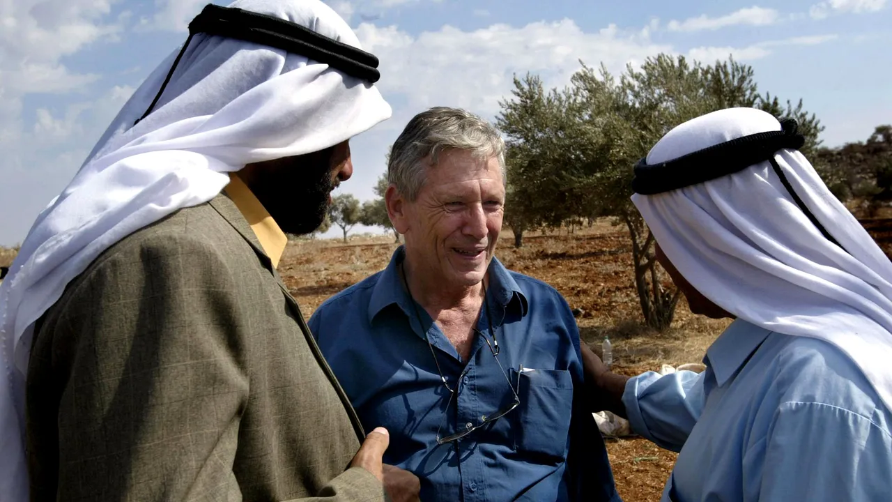 Amos Oz a plecat puțin