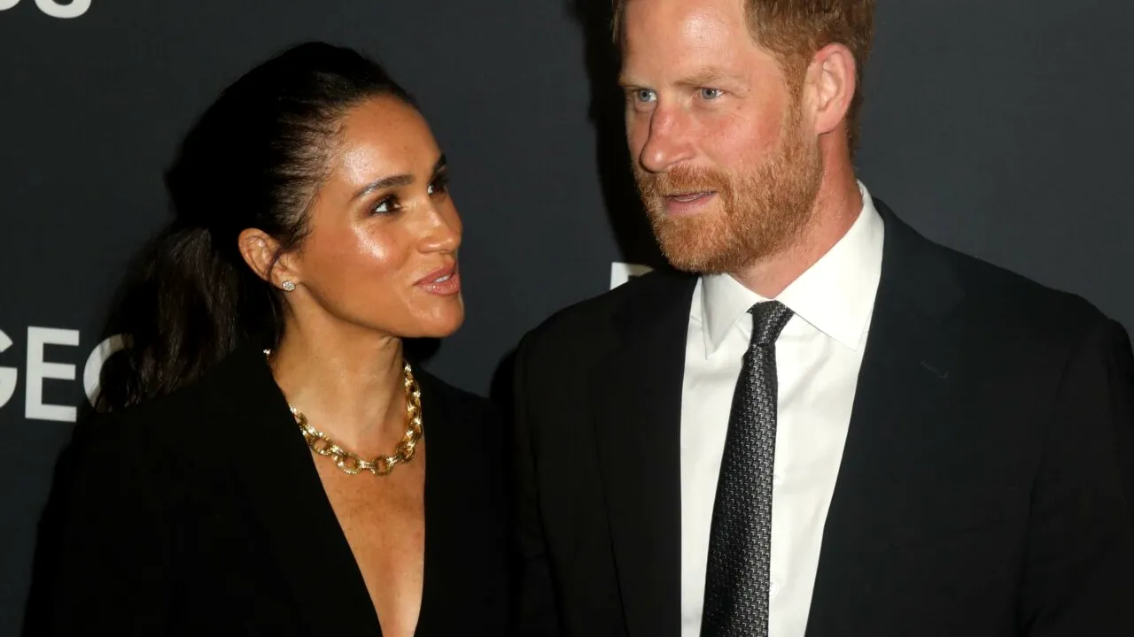 Telenovela regală continuă. Prințul Harry dezminte că Meghan i-ar fi spălat creierul