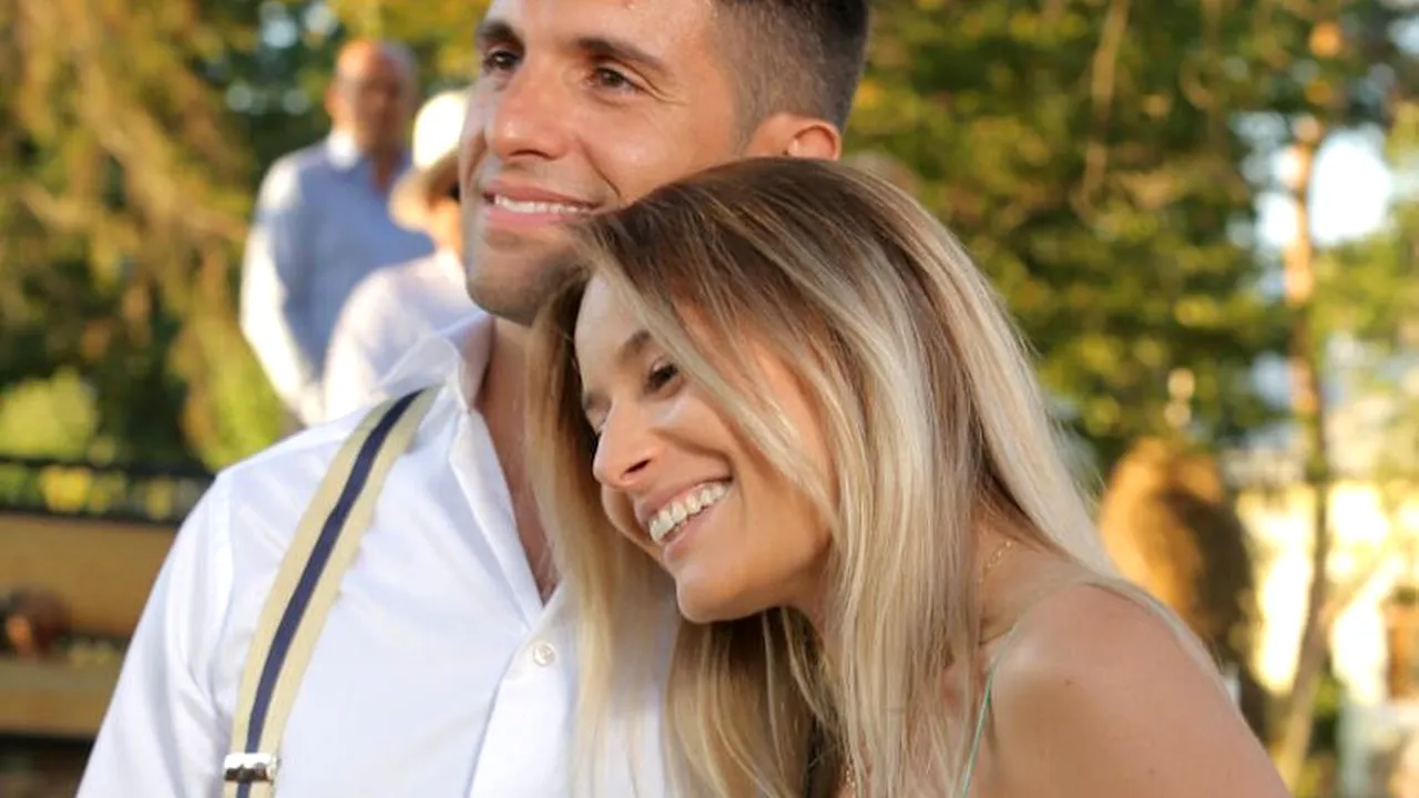 Laura Cosoi s-a căsătorit cu iubitul ei, Cosmin. Cum arată în rochie de mireasă. GALERIE FOTO