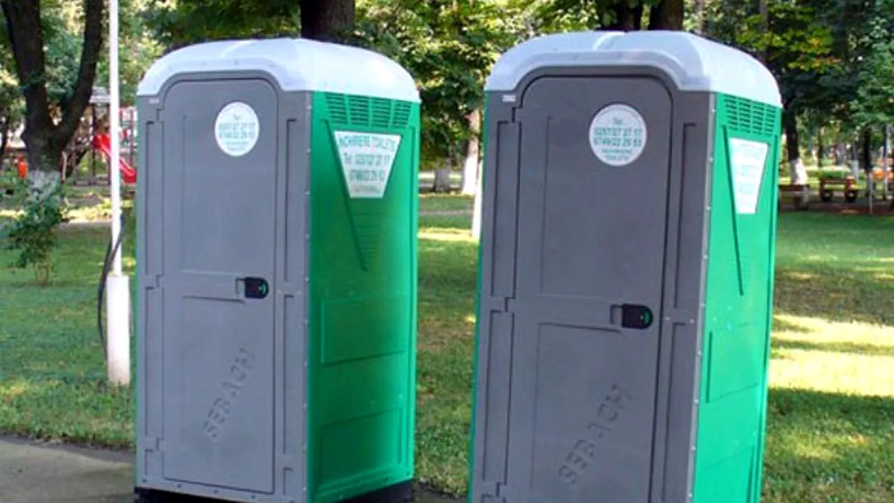 Descoperirea șocantă dintr-o toaletă publică, care a făcut-o să fugă direct la poliție - FOTO