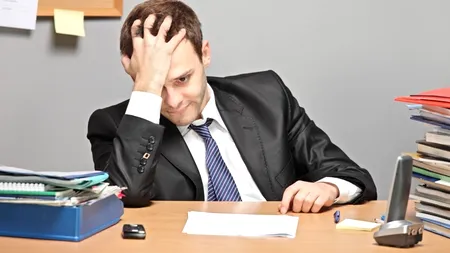 Un director din România și-a introdus în contract o clauză prin care ia salariul pe 15 ani dacă e concediat. Câți bani a primit în final