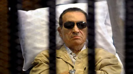 Hosni Mubarak s-a rănit la cap după ce a alunecat în cabina de duș a închisorii