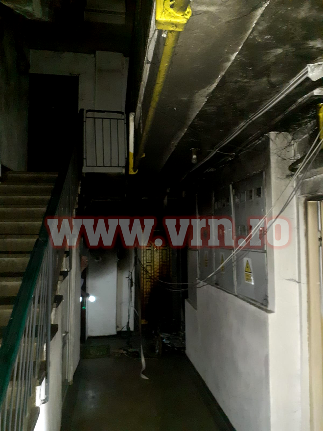 Ușa apartamentului campioanei Andreea Răducan, incendiată de persoane necunoscute / Sursa foto: Vremea Noua
