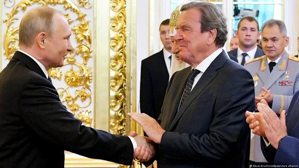 Fostul cancelar german Gerhard Schröder, vizită la Moscova chiar de ziua lui Vladimir Putin