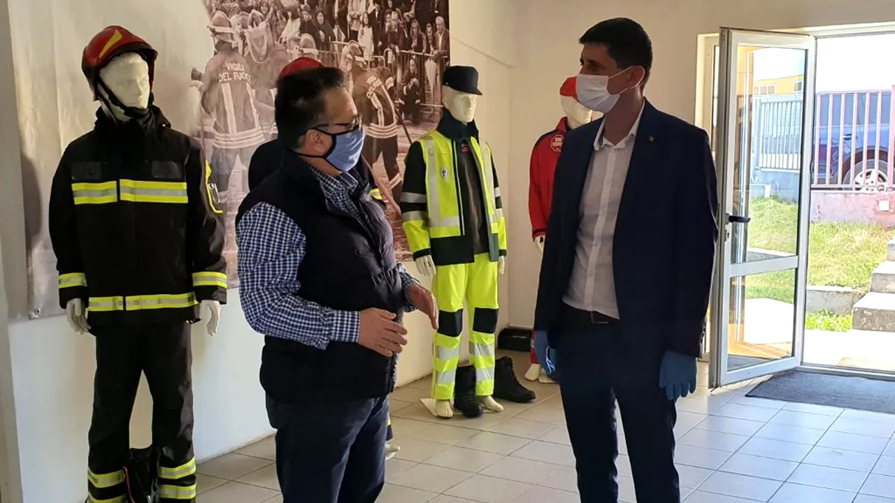 SOLUȚII LOCALE în criza medicală. Combinezoane de protecție și izolete mobile, produse în județul Bacău