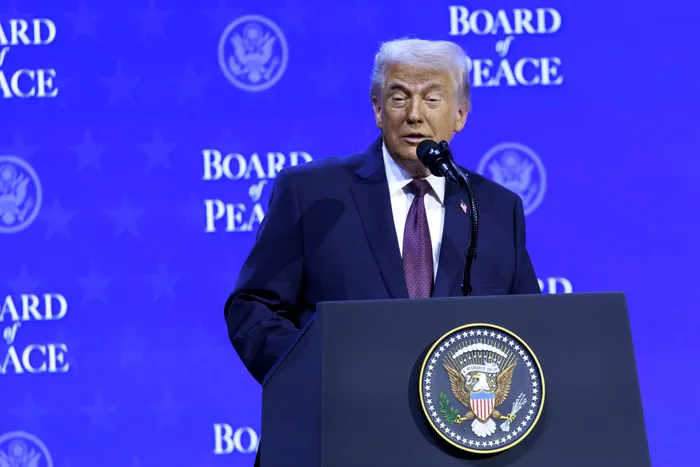 Donald Trump s-a ales cu o vânătaie la mâna stângă