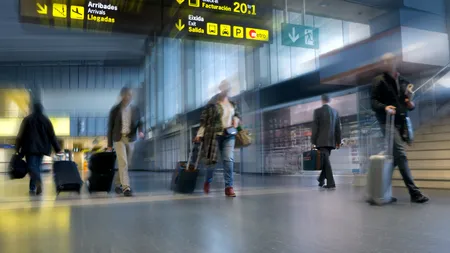 Sute de români afectați de întârzierile și anulările zborurilor charter spre Egipt și Turcia. Care sunt companiile cu cele mai mari probleme