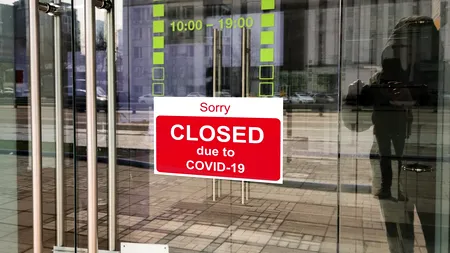 Tot mai multe restricții în Europa din cauza variantei Omicron. Specialiștii avertizează că noua tulpină poate duce pandemia „într-o nouă dimensiune”