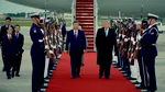 Xi Jinping, întâmpinat de Donald Trump într-o demonstrație spectaculoasă de protocol: covor roșu, fanfara și bombardiere B-1 pe cer