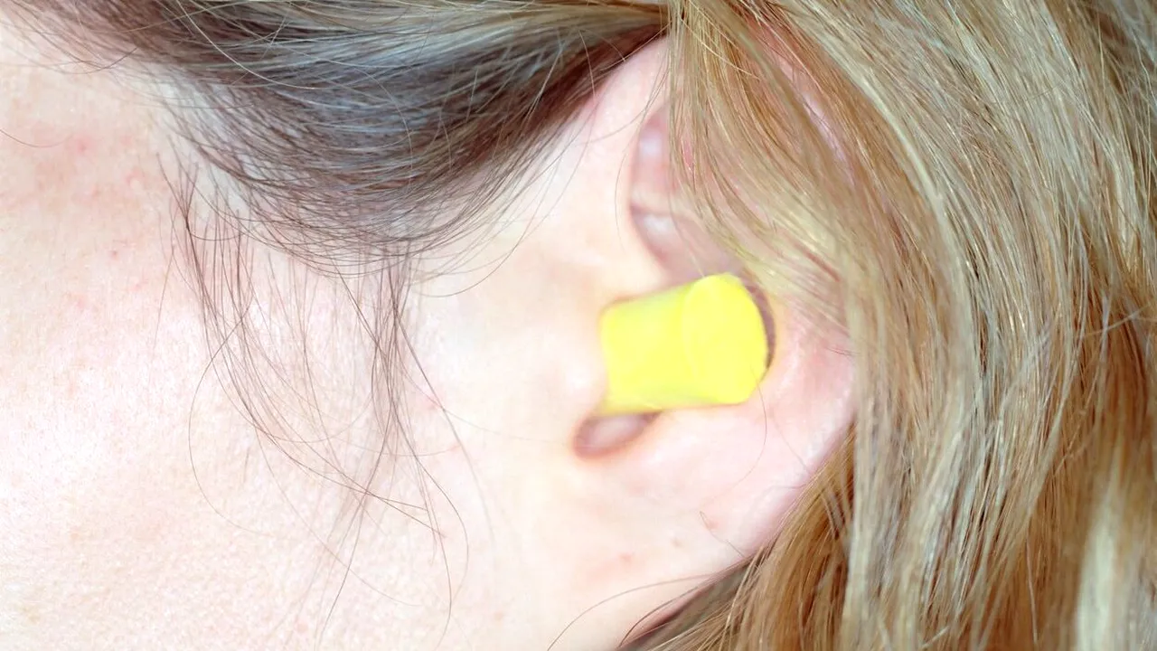 O femeie a ajuns la spital cu DURERI cumplite în ureche. Medicul care i-a făcut endoscopie s-a îngrozit de ceea ce a găsit în interior