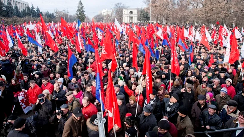 Comuniștii din Republica Moldova protestează în fața delegației Uniunii Europene de la Chișinău