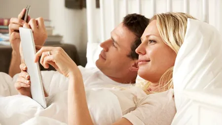 Studiu american: 20 la sută dintre tineri nu renunță la smartphone nici când întrețin relații intime