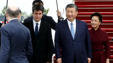 VIZITĂ ISTORICĂ: Xi Jinping a sosit la Paris pentru a discuta cu Emmanuel Macron. Viitorul păcii mondiale este în joc