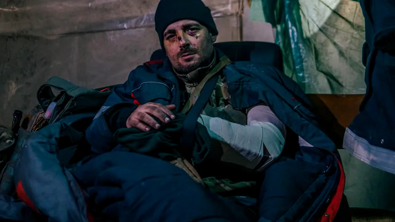 Rusia, acuzată că i-a „păcălit” pe luptătorii ucraineni de la Azovstal. Ce le-ar pregăti Putin, de fapt