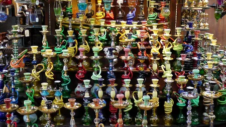 Cum se calculează TVA la cafea și narghilea? Cazul unei cafenele din Iași care s-a trezit cu o datorie la Fisc de 1 milion de lei