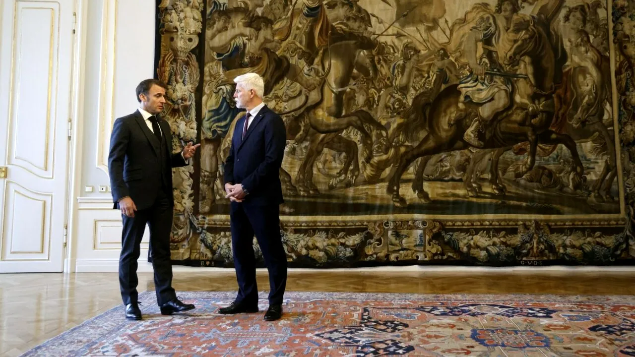 MACRON le cere aliaților occidentali să nu fie ”lași” /”Puteri devenite de neoprit sunt pe cale să extindă atacurile și să ne amenințe”