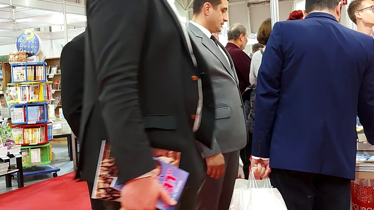 George Simion, apostrofat la Târgul de carte Gaudeamus: „Nu aveţi ce căuta aici. Dumneavoastră nu știți să citiți. Sunteţi o ruşine!”