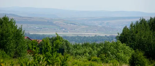 FOTO | Cum arată terenul pe care se va amenaja Parcul Bună Ziua. Se întinde pe 10 ha și are vedere spre Aeroportul Internațional Cluj