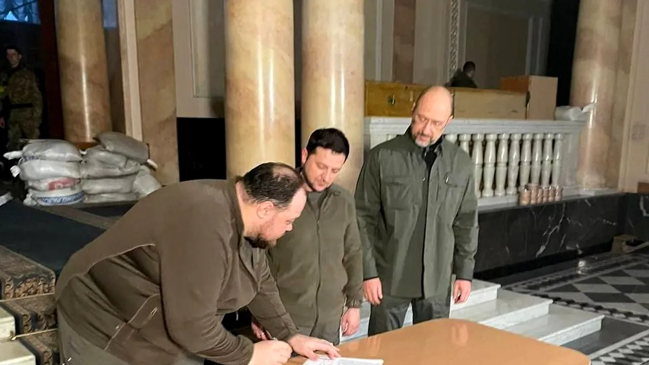 Președintele Zelenski semnează cererea oficială de aderare a Ucrainei la Uniunea Europeană