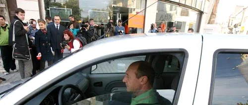 Traian Băsescu a fost implicat într-un accident rutier ușor. FOTO