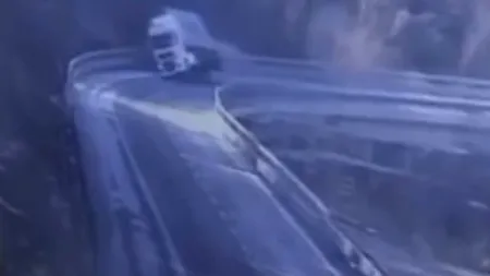 Un român a SUPRAVIEȚUIT după ce a căzut cu TIR-ul de pe un viaduct din Italia | VIDEO