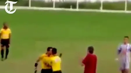 Gest șocant al unui arbitru brazilian pe terenul de joc. A fost nevoie de intervenția colegilor
