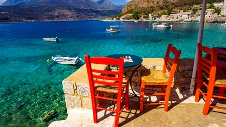 Cât a plătit un român pentru doi pești la o tavernă din Grecia. „Trec o cantitate mult mai mare. Se cheamă „La țeapă”. Sunt nişte nesimţiţi”