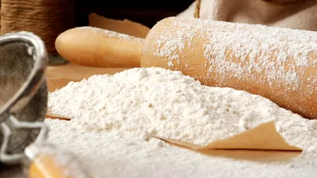 Ce tip de făină să utilizezi la frământarea cozonacului, pentru a avea o prăjitură tradițională pufoasă și delicioasă