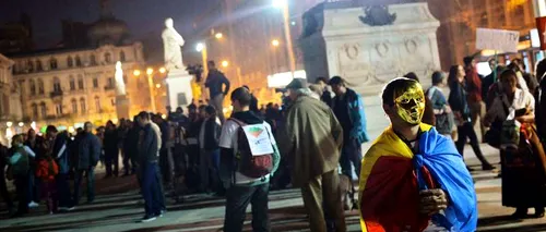 Câteva sute de persoane protestează la Universitate față de proiectul Roșia Montană