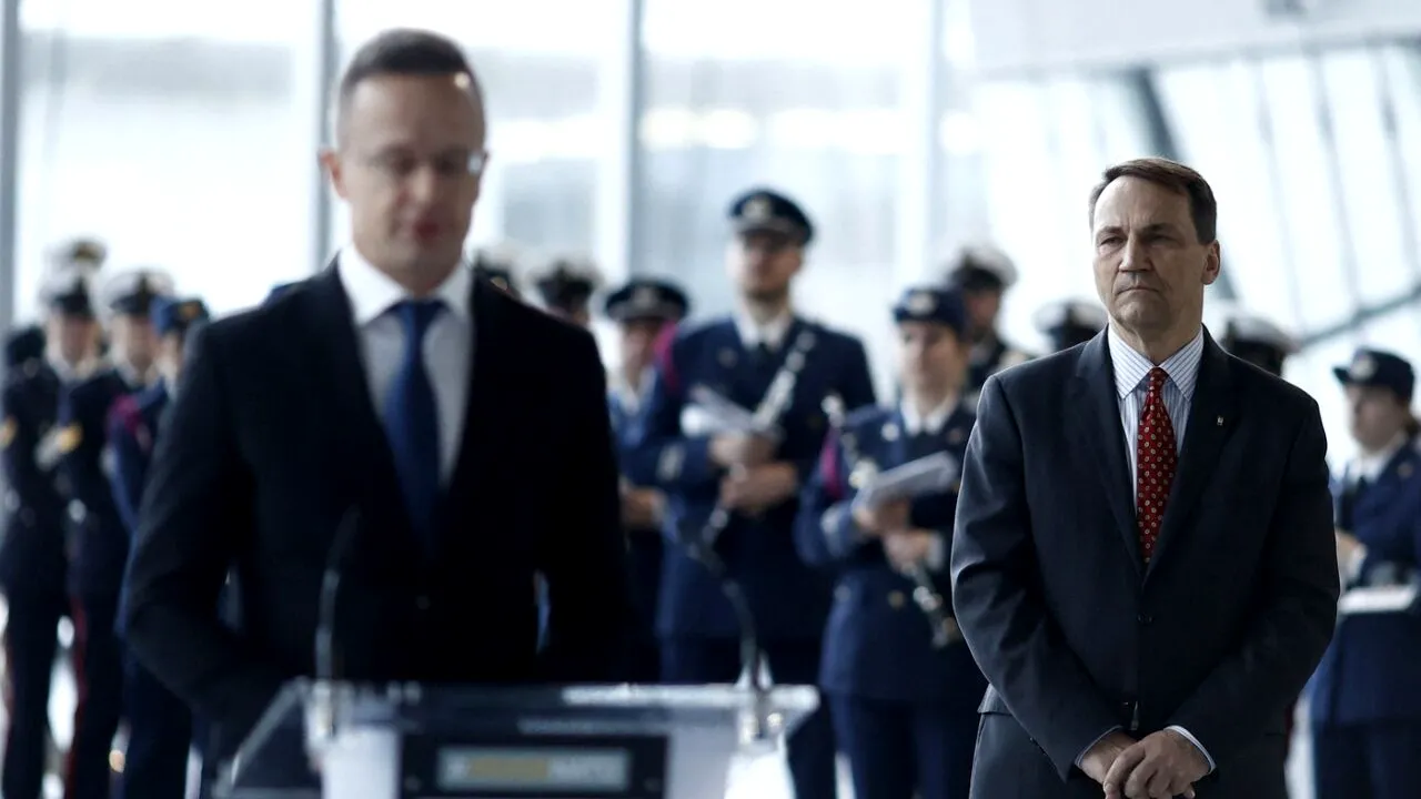 Replici acide și ironii între miniștrii de Externe din Ungaria și Polonia /„Nu aș face GREȘEALA de a mă gândi la voi când vine vorba de solidaritate”