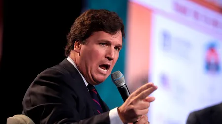 Tucker Carlson iese la ATAC după ce a fost concediat de Fox News. „Conspiră activ pentru a reduce la tăcere”