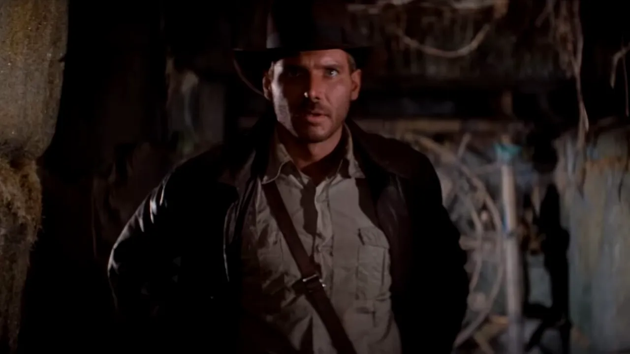 Cu cât s-a vândut la licitație PĂLĂRIA purtată de Harrison Ford în „Indiana Jones”/Costumul lui „James Bond”, de 18 ori mai ieftin!