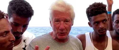 Richard Gere a urcat, în semn de protest, pe un vapor cu refugiați blocat de opt zile pe Mediterana - VIDEO