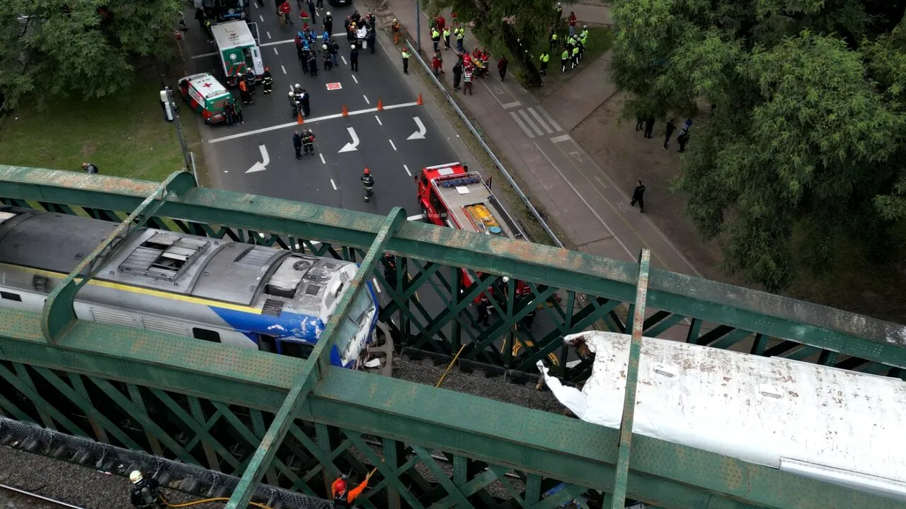 Accident feroviar în Argentina, soldat cu zeci de răniți. Un tren cu șapte vagoane s-a ciocnit cu o locomotivă și un vagon gol, în Buenos Aires