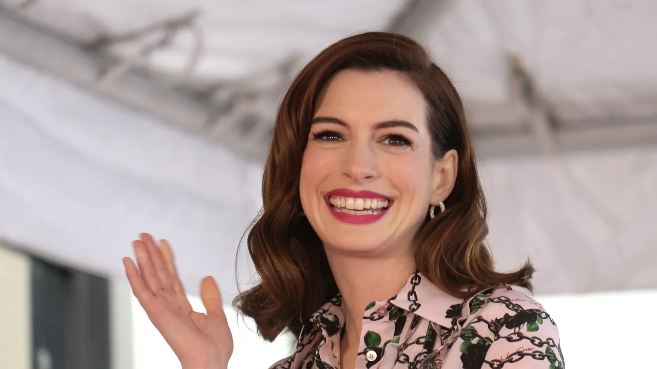 Celebra actriță Anne Hathaway, cunoscută pentru filmul „Diavolul se îmbracă de la Prada