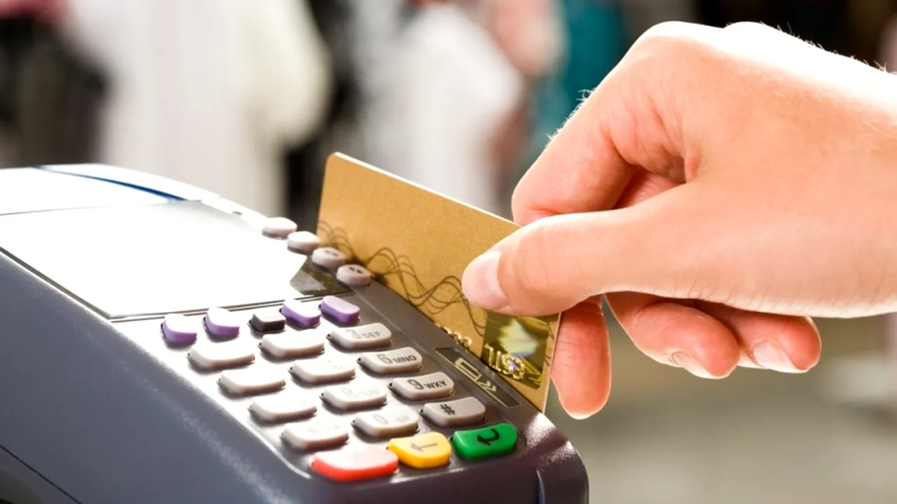 Guvernul ar putea reduce comisioanele interbancare în două trepte
