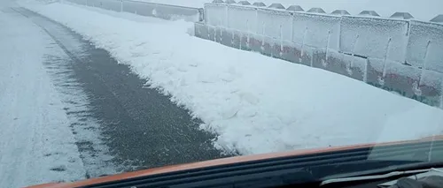 Viscol şi zăpadă pe Transalpina. O porţiune de drum este închisă