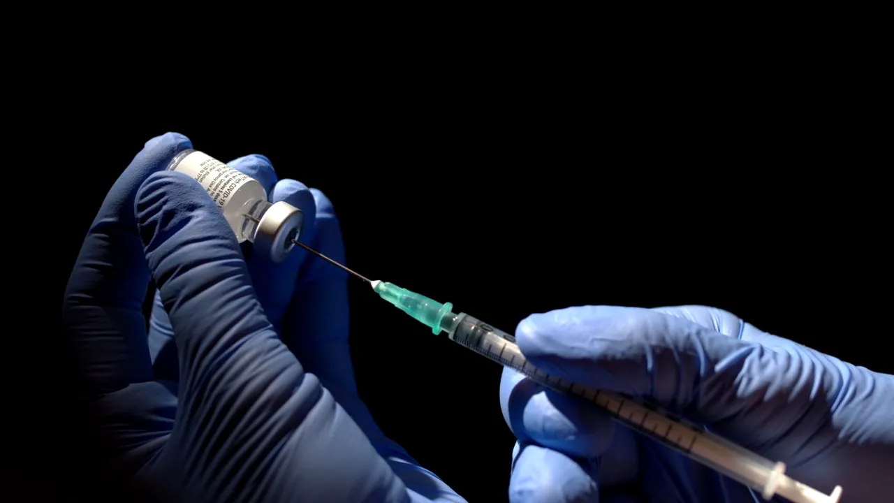 Israelul analizează o posibilă legătură între vaccinul anti-COVID-19 Pfizer și câteva cazuri de miocardită