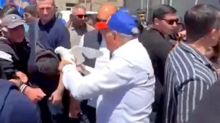 Premierul Armeniei, protagonistul unui moment stânjenitor la un miting electoral: porumbelul păcii pe care l-a eliberat a refuzat să zboare
