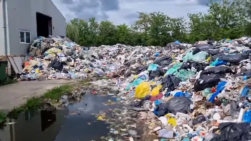 VIDEO | Octavian Berceanu: La Bolentin sunt peste 10 hectare de deșeuri / La Sintești localnicii spun „uite primim bani sau la 10 familii, o oaie”, dar depozitați, faceți afaceri în continuare, lăsăți și pe alții să depoziteze