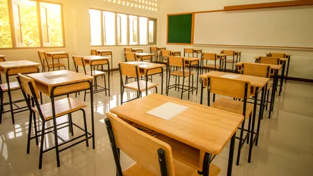 Uniforme obligatorii, teste antidrog și monitorizare audio-video vor românii în școli. Sondajul care arată cum este percepută Educația