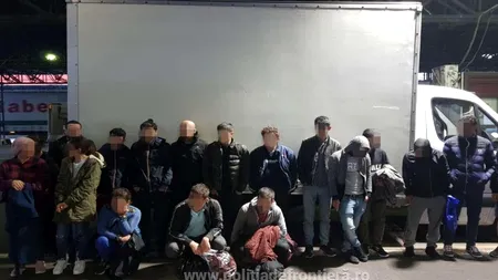 Polițiștii de frontieră au descoperit 17 cetățeni străini  ascunși într-o autoutilitară: Printre ei și o minoră - VIDEO