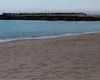 Experiență neplăcută pentru turiștii din Costinești. O plajă a fost acoperită de valuri